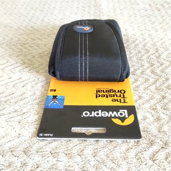 Lowepro Case for Camera, compatible with Panasonic Lumix DC ZS80 Digital Camera - Picture 6 of 8